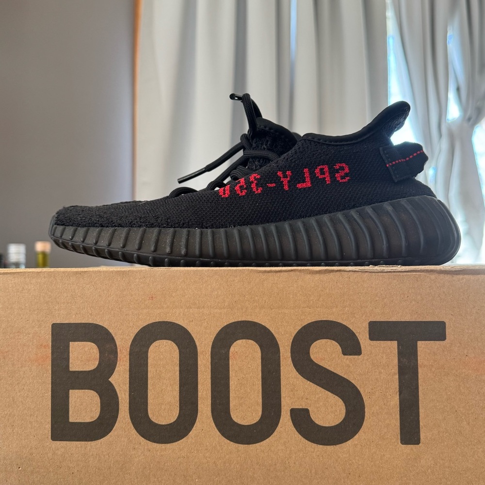 YEEZY BOOST 350 V2 BLACK/RED